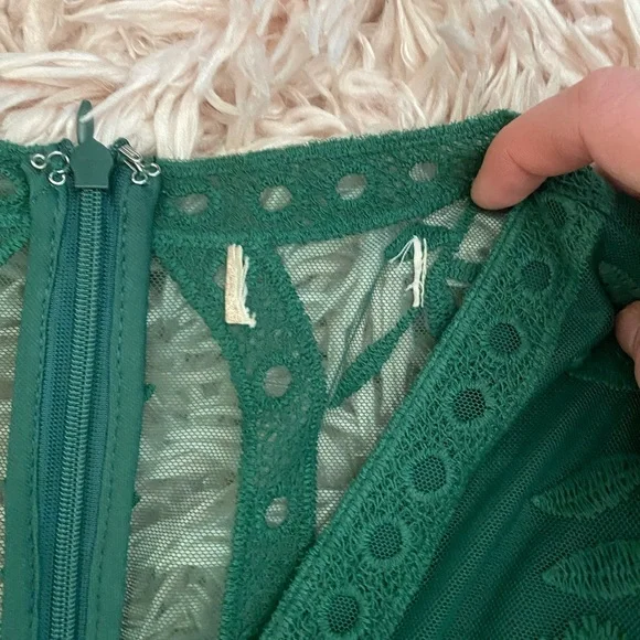 Lace Dress - Picture 4 of 8